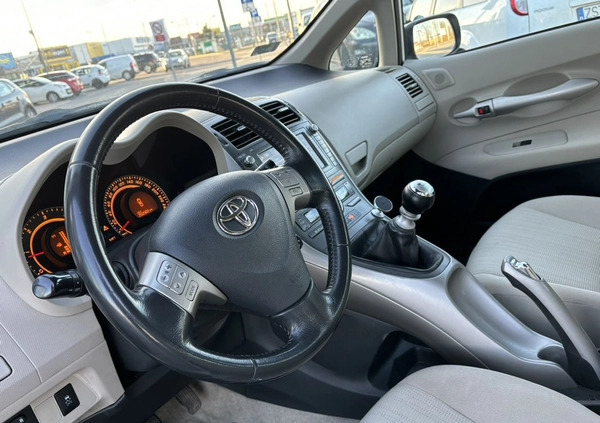 Toyota Auris cena 15900 przebieg: 252000, rok produkcji 2007 z Supraśl małe 137